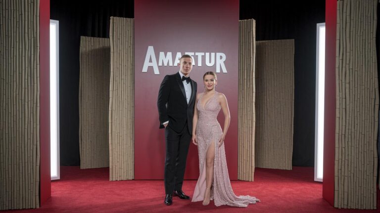 2 Latest Hollywood Celebrity Headlines Sparkle