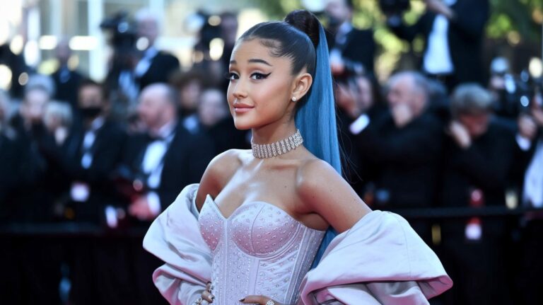 7 Ariana Grande Outfits: Radiant Chic Glam